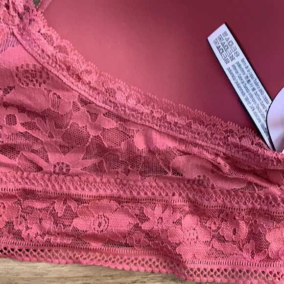 NWT Victoria’s Secret lace bralette - Picture 5 of 5